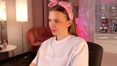 Mia online show from 02/21/26, 06:36