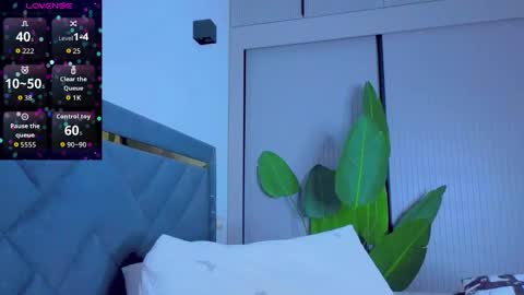 Mia online show from 09/13/25, 04:07