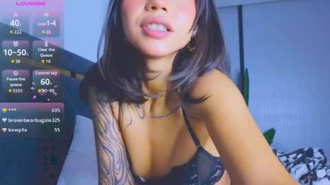 Mia online show from 09/18/25, 03:25