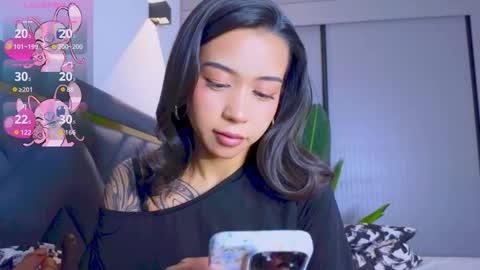 Mia online show from 11/12/25, 03:34