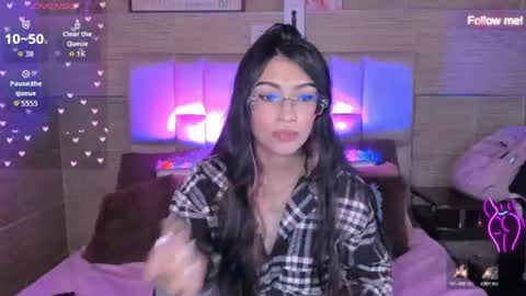 Snapshot of mia_smoke_ chatting on 08/04/26, 12:36 Mia online show from 08/04/26, 12:36