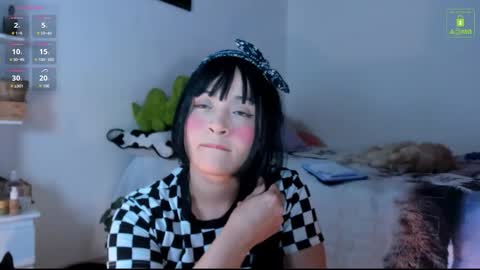 Mia  online show from 10/28/25, 02:48