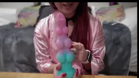 Mia online show from 01/16/26, 05:39