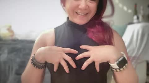 Mia online show from 04/12/26, 02:38