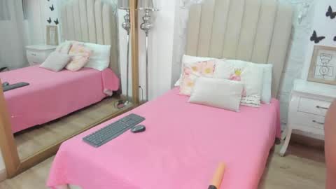 mia_tentacion__ online show from 05/04/26, 03:46