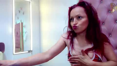 Snapshot of mia_tentation chatting on 04/13/26, 09:09 mia online show from 04/13/26, 09:09