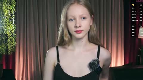 Mia online show from 12/18/25, 04:02