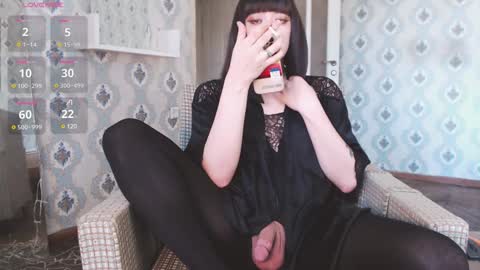 mia_wallase online show from 02/05/25, 08:32