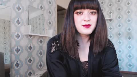 mia_wallase online show from 04/04/26, 07:17