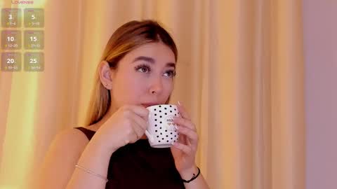 Mia White  online show from 02/26/26, 01:10