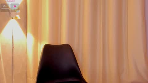 Snapshot of mia_white11 chatting on 03/19/26, 01:15 Mia White online show from 03/19/26, 01:15