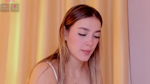 Snapshot of mia_white11 chatting on 04/01/26, 01:23 Mia White online show from 04/01/26, 01:23