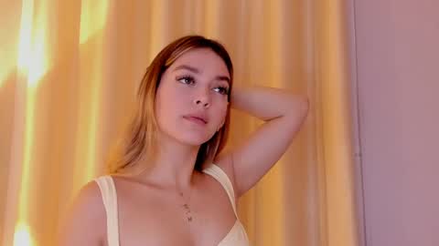 Snapshot of mia_white11 chatting on 04/14/26, 01:06 Mia White online show from 04/14/26, 01:06