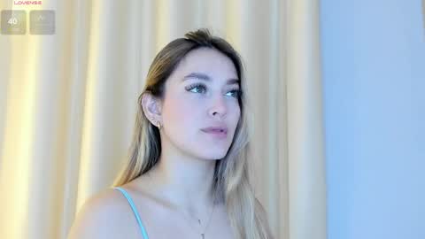 Snapshot of mia_white11 chatting on 04/15/26, 01:29 Mia White online show from 04/15/26, 01:29