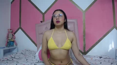 Snapshot of mia_wilsom chatting on 12/17/25, 12:55 Mia online show from 12/17/25, 12:55