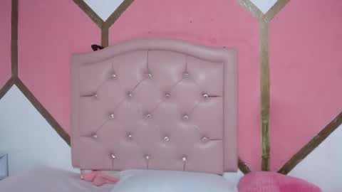 Snapshot of mia_wilsom chatting on 01/05/26, 05:27 Mia online show from 01/05/26, 05:27