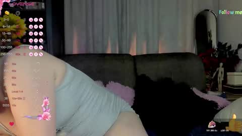 Snapshot of mia_wintermood chatting on 11/10/25, 07:07 MelaniaMia online show from 11/10/25, 07:07