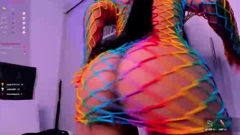 Snapshot of mia_world_ chatting on 12/20/24, 02:08 online show from 12/20/24, 02:08