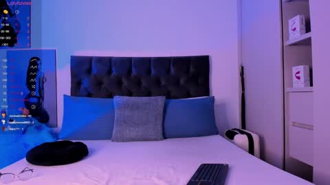 Snapshot of mia_world_ chatting on 01/09/25, 01:39 online show from 01/09/25, 01:39