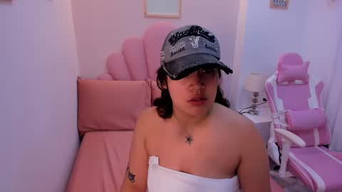 Snapshot of mia_yeager chatting on 09/22/25, 04:36 mia_yeager online show from 09/22/25, 04:36