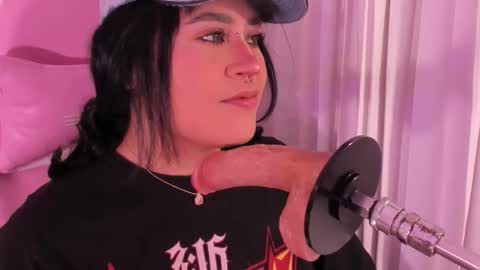 Snapshot of mia_yeager chatting on 10/22/25, 04:13 mia_yeager online show from 10/22/25, 04:13