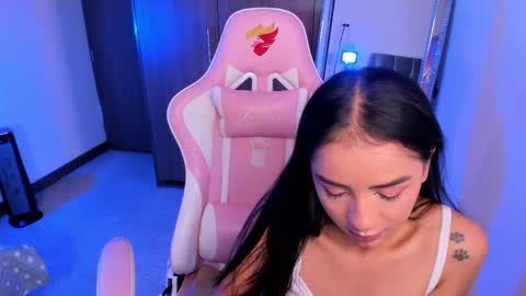 mia  nicolle online show from 06/05/26, 12:28