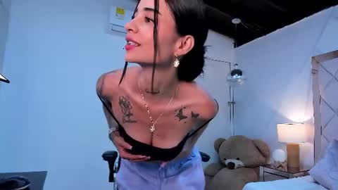 Mia  online show from 06/19/26, 01:26