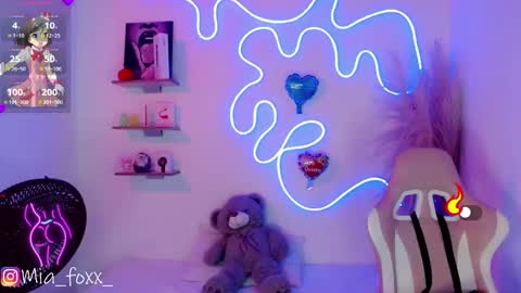 Mia online show from 02/19/25, 12:25