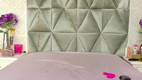 Snapshot of miaa_grace_ chatting on 06/26/26, 01:37 MIIA online show from 06/26/26, 01:37