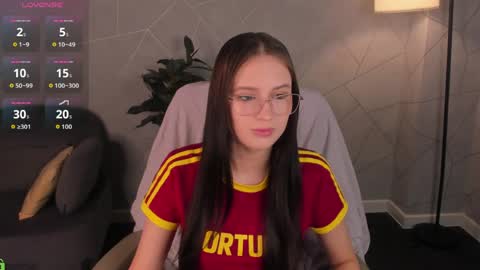 Mia online show from 04/10/26, 10:53