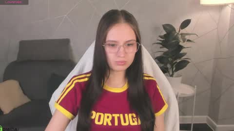 Mia online show from 04/16/26, 11:33