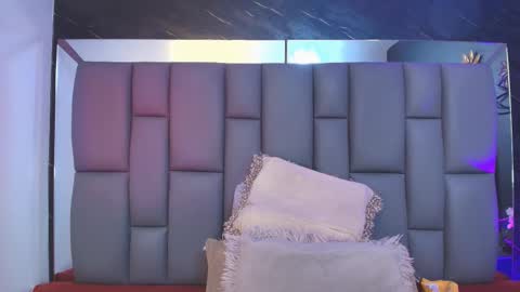 Mia online show from 10/16/25, 12:06