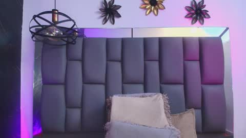 Mia online show from 01/10/26, 12:07