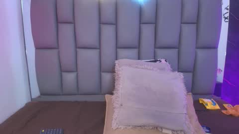 Mia online show from 01/16/26, 12:09