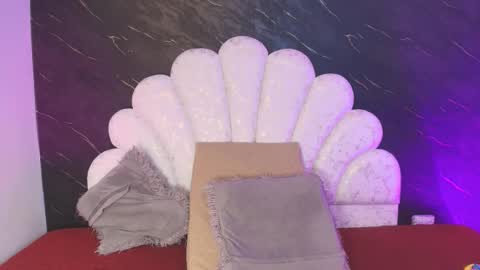 Mia online show from 03/27/26, 12:05