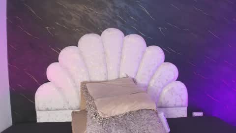 Mia online show from 04/06/26, 12:06