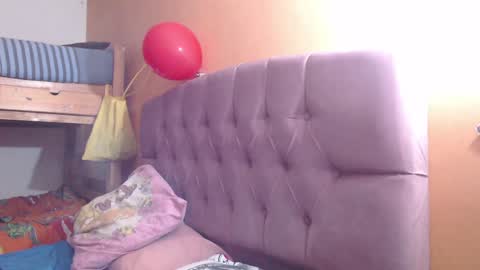 Snapshot of miaabrownn chatting on 12/18/24, 02:10 MIA online show from 12/18/24, 02:10