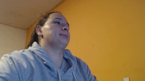 Snapshot of miaabrownn chatting on 02/19/25, 11:57 MIA online show from 02/19/25, 11:57