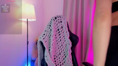 Snapshot of miaagomez chatting on 10/28/25, 07:27 Mia online show from 10/28/25, 07:27