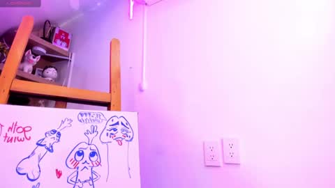 Snapshot of miaamane chatting on 02/14/25, 04:09 Mia online show from 02/14/25, 04:09