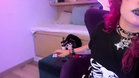 Snapshot of miaamane chatting on 02/20/25, 12:47 Mia online show from 02/20/25, 12:47