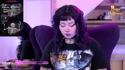 Snapshot of miaamane chatting on 10/23/25, 03:28 Mia online show from 10/23/25, 03:28