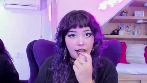 Snapshot of miaamane chatting on 11/04/25, 03:05 Mia online show from 11/04/25, 03:05