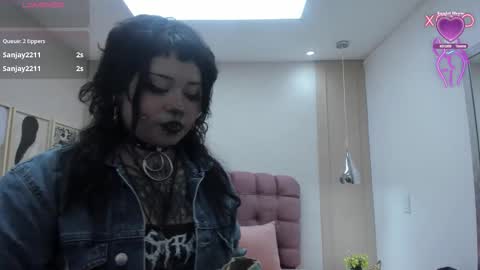 Mia online show from 03/12/26, 01:01