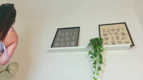 Snapshot of miaanderson__ chatting on 04/11/26, 04:11 miaanderson__ online show from 04/11/26, 04:11