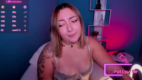 Snapshot of miaawild chatting on 02/09/25, 12:28 Andrea online show from 02/09/25, 12:28