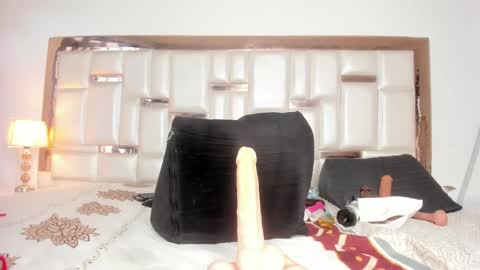 Snapshot of miaaxxx_ chatting on 01/24/25, 03:34 Mia online show from 01/24/25, 03:34