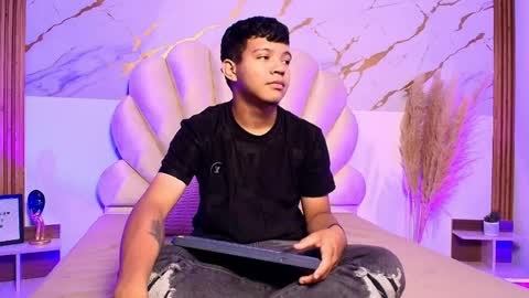 MiaayHero online show from 04/16/26, 07:14