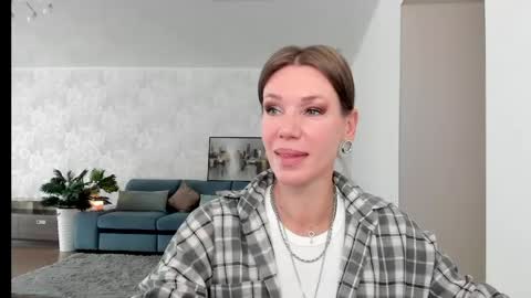 Mia online show from 05/22/26, 05:03
