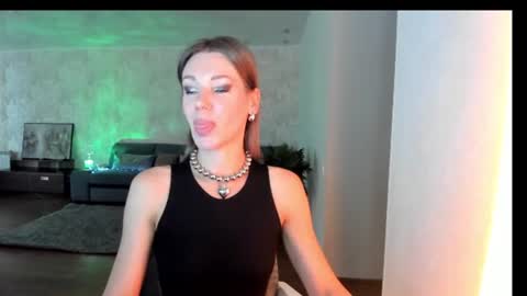 Mia online show from 07/03/26, 04:30